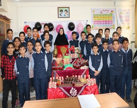 برگزاری جشن یلدا کلاس ششم خانم رضایی