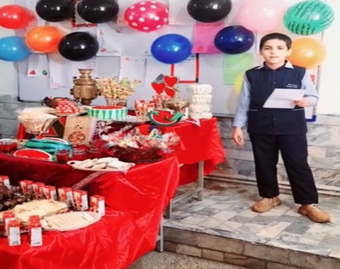 حافظ خوانی دانش اموزان کلاس ششم خانم رضایی در جشن یلدا