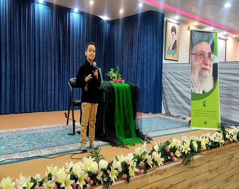 مدیحه سرایی دانش آموز محسن عجمی مقدم در حسینیه شهدا به مناسبت دهه فاطمیه