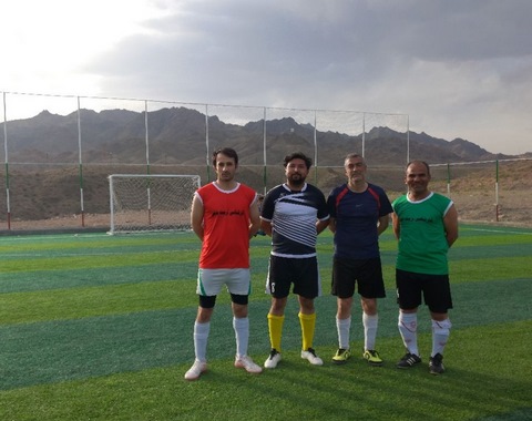 شرکت کنندگان دبستان امام حسین (ع) در مسابقات فوتبال فرهنگیان شهرستان در هفته معلم
